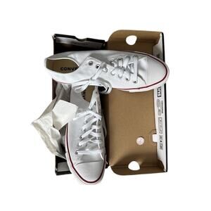 NWT Unisex White Short Converse 9M/ 11W